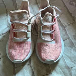 Adidas size 7 pink like new